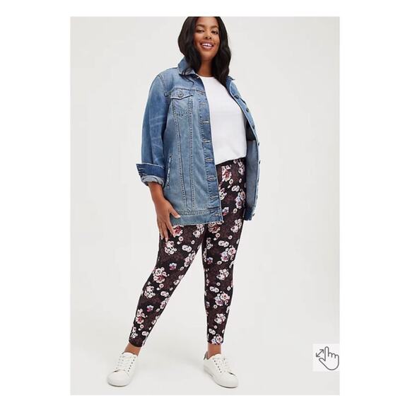 Torrid Black&Pink Floral Skull Luxe Ponte Pixie Pants Sz.3 NWT - Picture 1 of 9